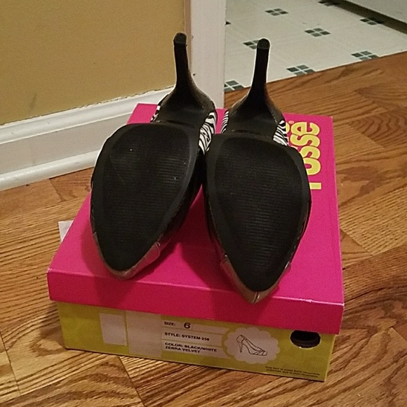 Heels - Picture 2 of 3